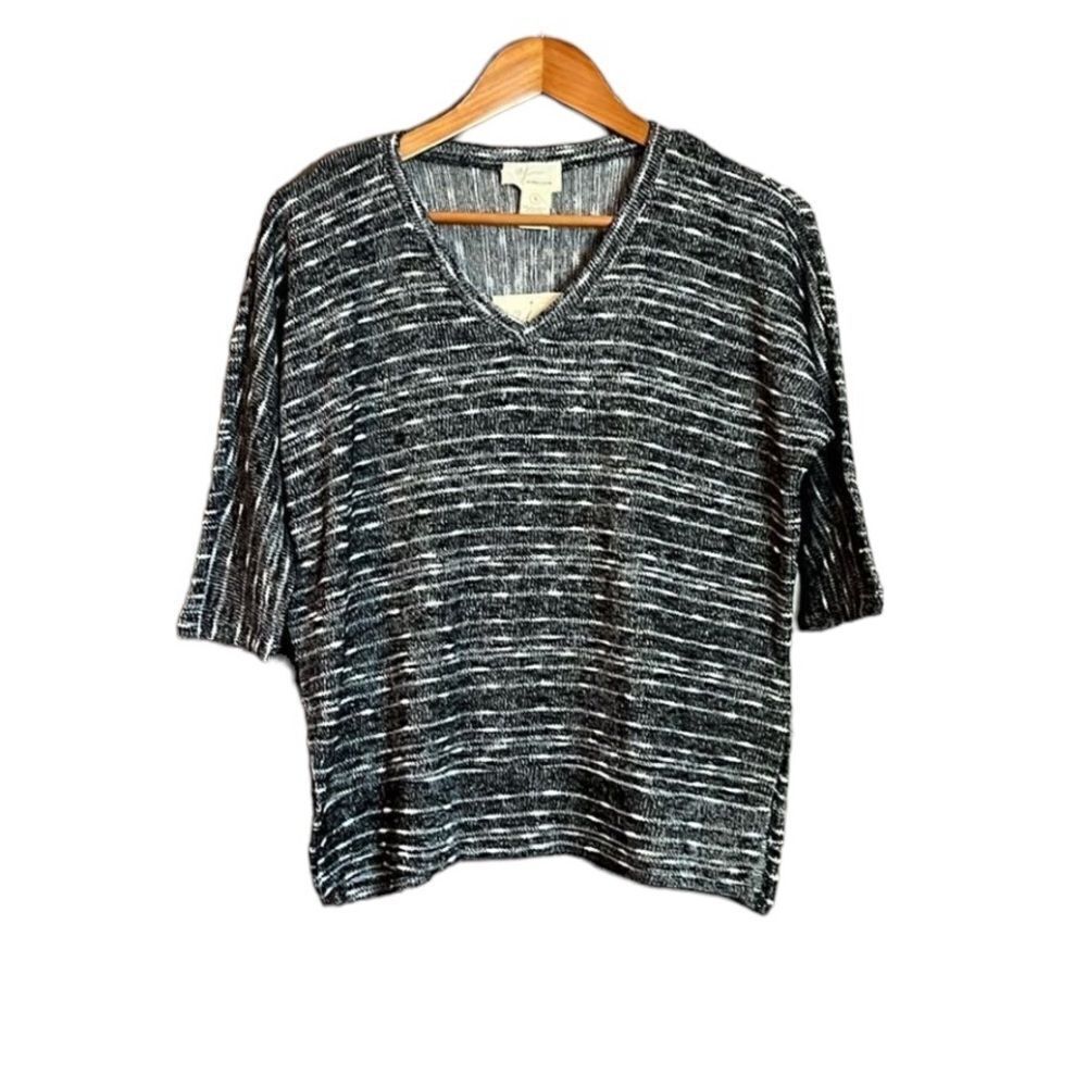 NWT! Andrea Jovine v neck sweater. Size small